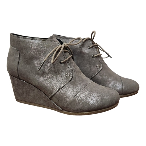 Toms Women's Desert Wedge Gray Metallic Bootie / Ankle Boot, size 11 NEW - Picture 1 of 12